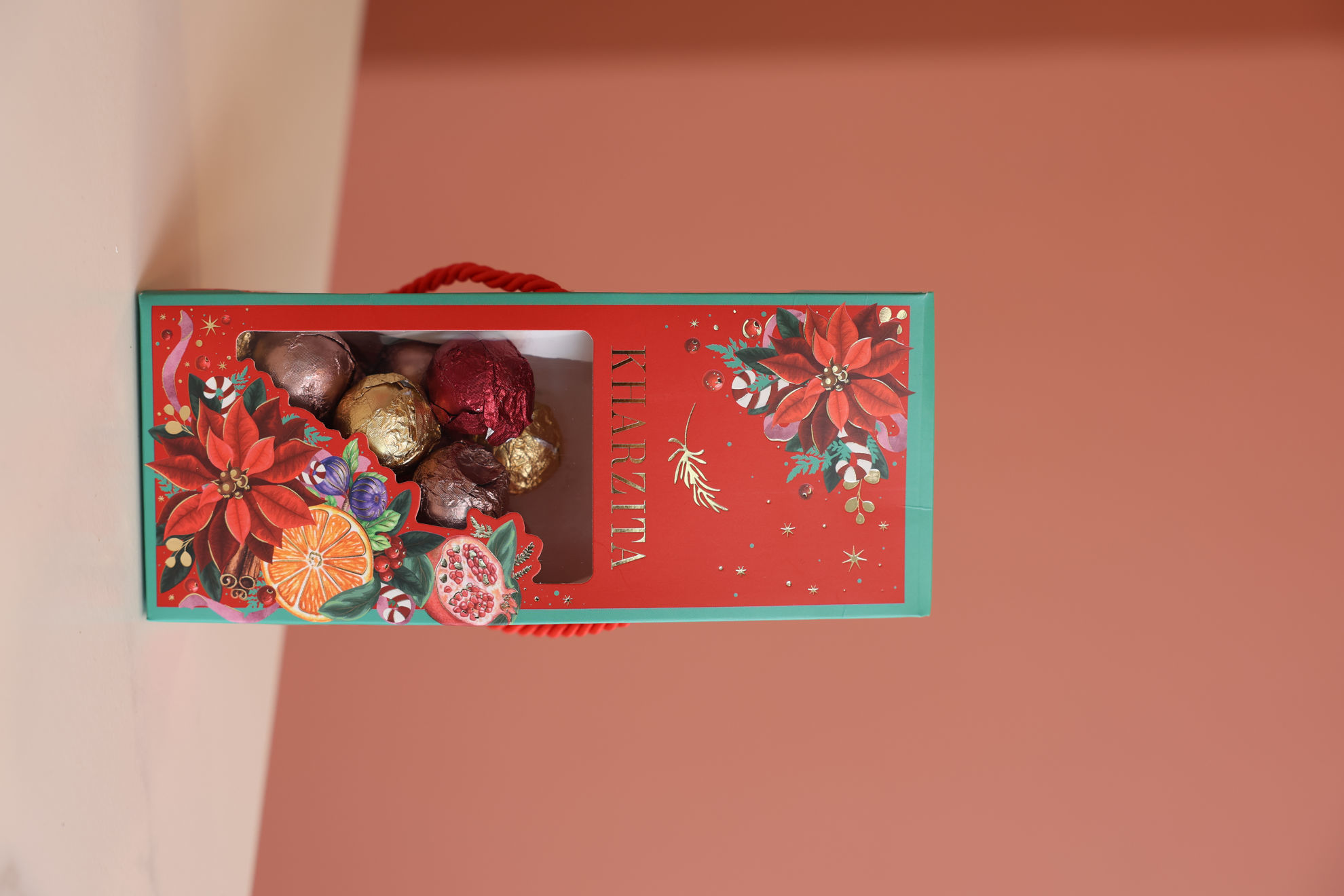 Yılbaşı Kutusunda Trüf Dolgulu (Karamel, Fındık Ezmesi, Kakao) Çikolata 220Gr